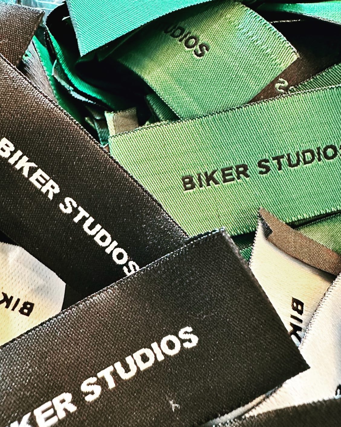 Being a partner in the excitement of opening new brands and accompanying your brand's growth is the best part of the job for us. #Businesspartner #labels #wovenlabel #etiquetatejida #etiqueta